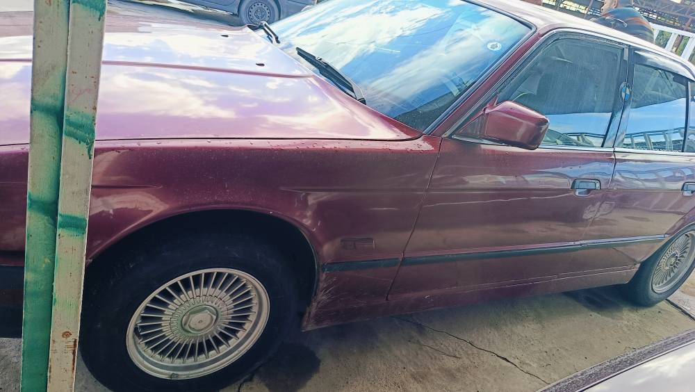 السلام عليكم 
للبيع بي ام دبليو 1991 
بيع اقساط او نقد 
جيرو مكينه بشرب 
صبغ جماليه 
كربون ما مسجل 
شرط الوكاله والتحويل  
فخم امامي خلفي جديد 
مكان السياره موصل سهل نينوى برطله معرض بانوراما للاستفسار 
***********
***********
