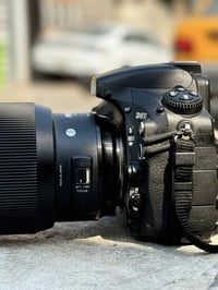 كامره نيكون 810D مع عدسه سكمة كامره بحالة جيدة وجيدة  لبيع 07730065378