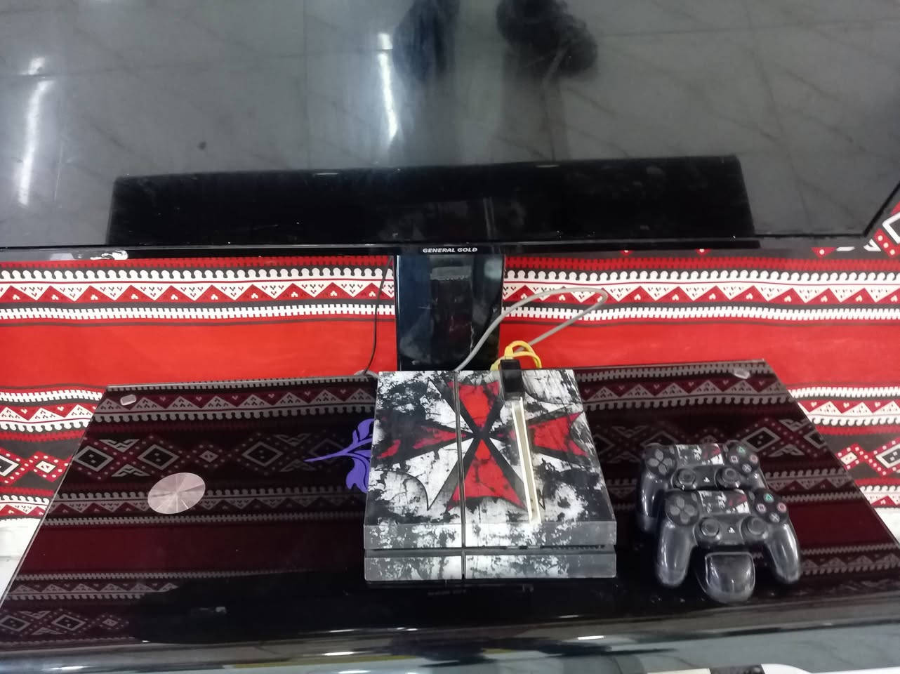 السلام عليكم اخوان عندي بلي فور للبيع  ابيع هوه والبلازمه *********** واتساب
