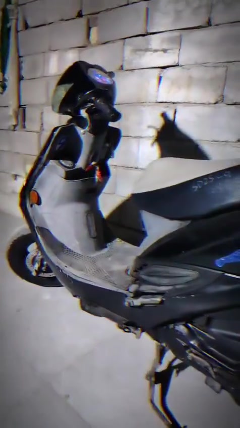 سلام عليكم
 
🏍️ دراجة كامكو G4 للبيع

​1-: دراجة ختم واحد "من الطول للطول" (بحالة بلاد). ✨

​2-: الدراجة مكفولة، المحرك "مامفتوح" نهائياً. 🛠️ 

​3-: محرك صافي جداً، لا  "تنقيص زيت" ولا "تبخير".
 💨

​4-: دشبول شغال بالكامل، مع منظومة إشارات متكاملة. 📟

​5-: مزودة بمنظومة إضاءة "زنون". 💡

6-:عدأد شغال "السرعه" 140☠
​
​📍 المكان: ( سوق الشيوخ كرمة بني سعيد الطار  )

​💰 السعر: (  خاص   )

​📞 للتواصل: (  ***********  )
