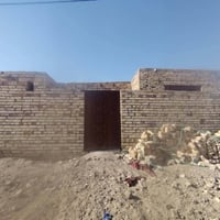بيت للبيع • منزل للبيع • ٢٠٠ متر • غرفتين نوم • طابوق • صالة • مساحة ٢...