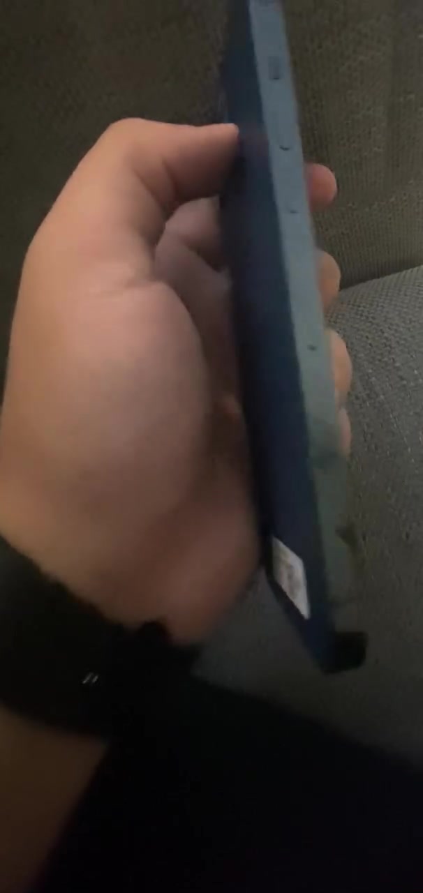 السلام عليكم
12pro max 
نيلي 
ذ256
بطاريه 91 
الشاشه مبدله اصليه من ابل 
الجهاز وتر بروڤ
السعر 425 وبي مجال 
مكاني زيونه 
***********

