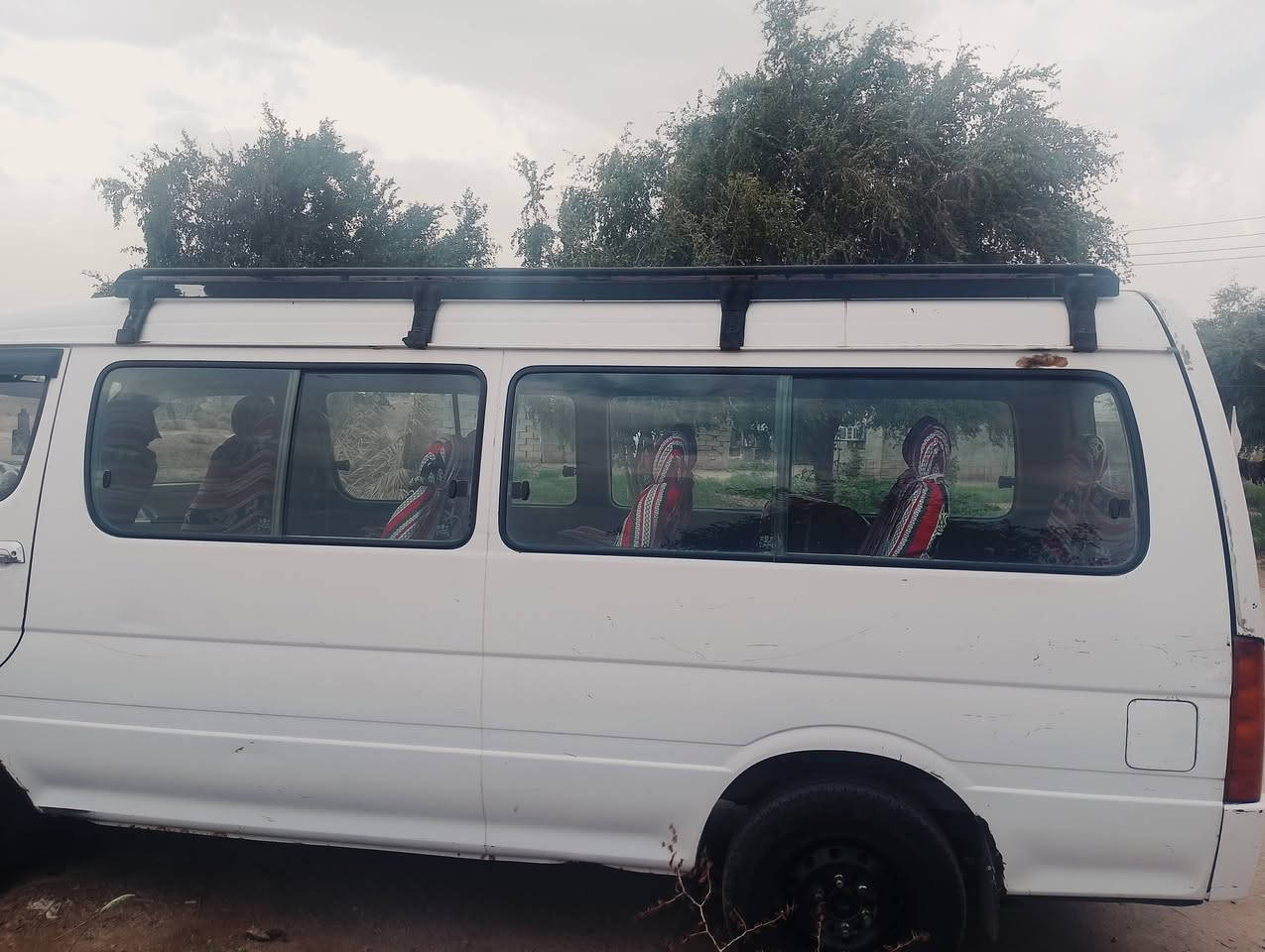 السلام عليكم سياره للبيع جنبي H1 مديل 14 رقم ميسان سنويه 27 مكينه كير اكسل كفاله عامه دوشمه جديده بيهه تلحيضات السعر 75 وبيهه مجال الشراي يتصل *********** مكان ميسان
