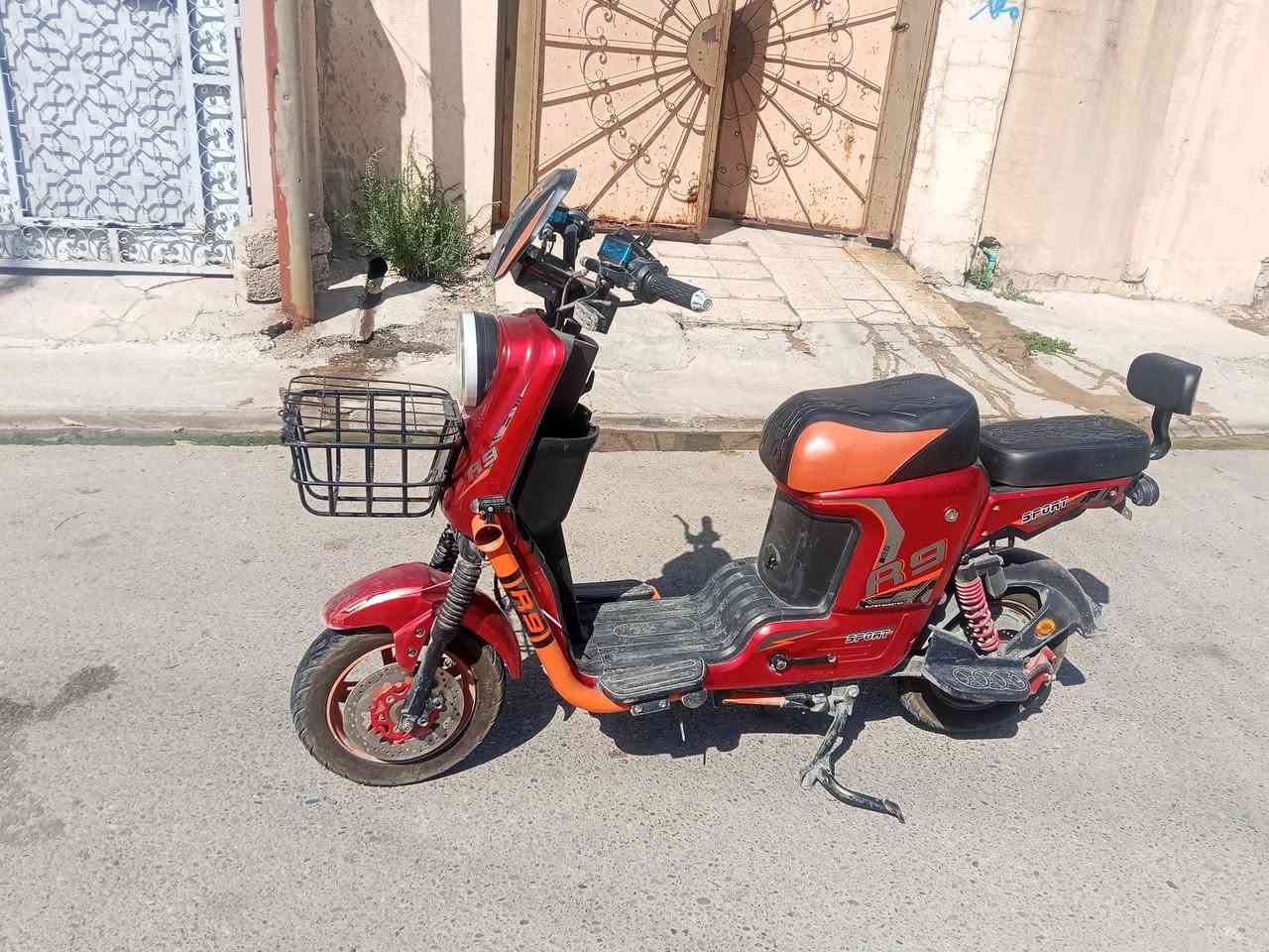 السلام عليكم
ماطور شحن R9 موديل 2025 ماطور نضيف 

اربع سرعات +R +مثبت سرعة 

خمس بطاريات حجم 26ah /12v

بريك خلفي شغال بريك امامي مابي 

نشرات + لايت بك لايت + إشارة خلفي امامي كلو شغال 

بدون مري 

رقم الهاتف 

***********

***********

السعر 500 الف وبي مجال مكاني موصل حي الزهراء
