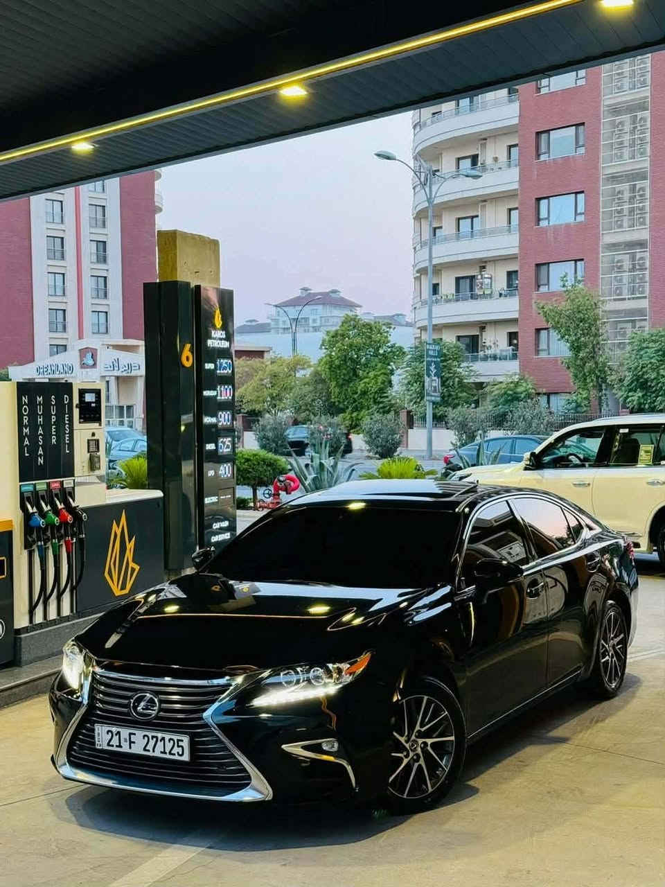 لكزس Es350  موديل 16 رقم سليمانيه ماشي90 ميل سيارة نظيفة حيل مال جني السعر 183
للتواصل ***********
