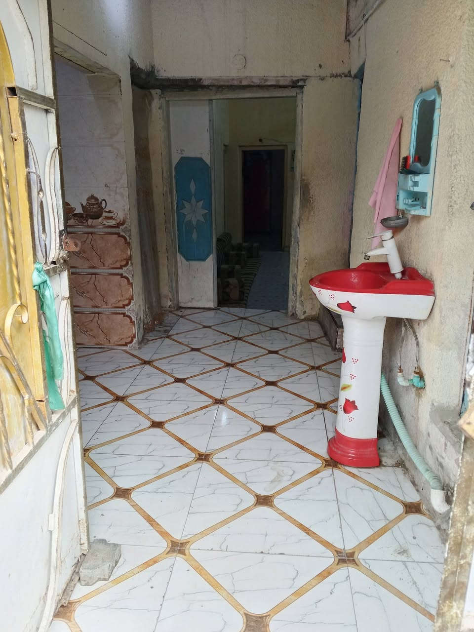 سلام عليكم دار للبيع 160 متر يحتوي على 2غرفه نوم واستقبال وصاله ومطبخ بيت جاهز العنوان الشرش الحاج ناصر *********** طابو صرف
