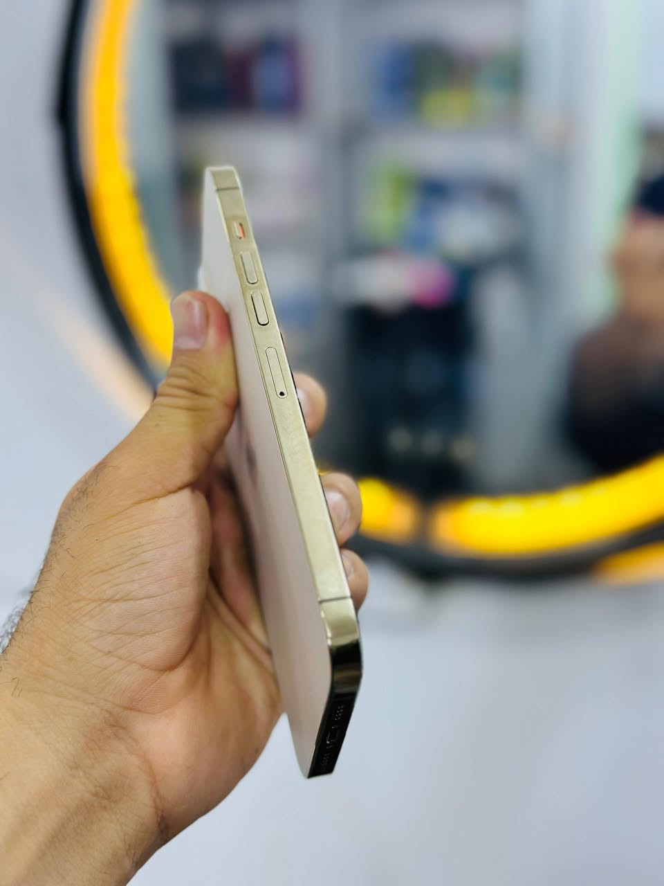 السلام عليكم  
اخوان ايفون 13برو ماكس للبيع 
ذاكره 256 بطاريه 85 جهاز نظيف  عربي اصلي بعده ع بلاده كلشي مامبدل بيه باكيته موجود الي يريد يتصل ماجاوب خاص هذا رقمي *********** السعر 760وبيه مجال
