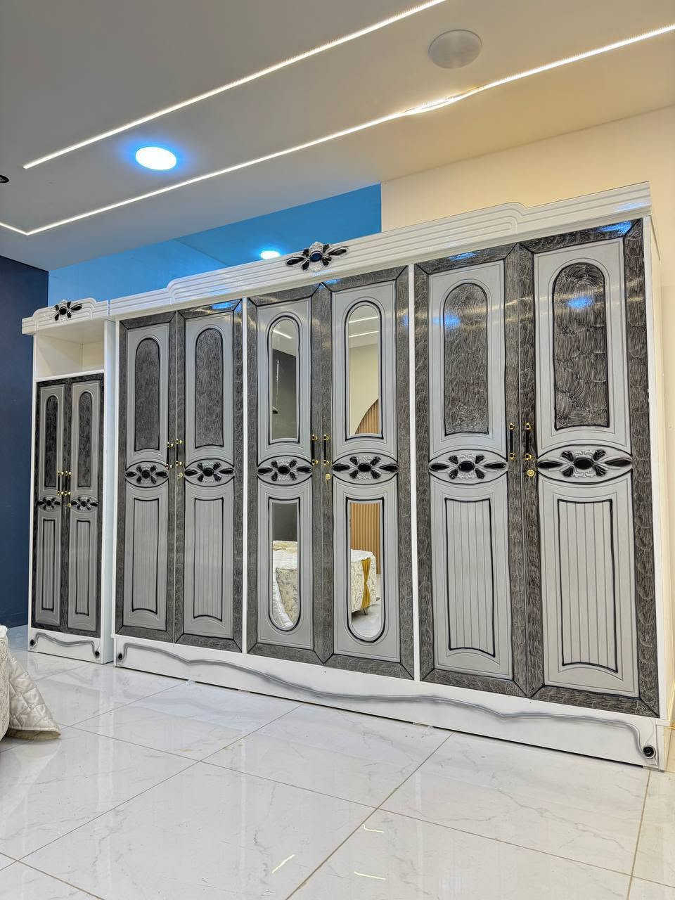 حصرياً الموديل الجديد   

السعر مليون دينار فقط 😍

غرفه نجاره قتصاديه 🛌

متكونه من 9 قطع مميزه 

الكنتور ارتفاع 240 طول 320 

مع الزاويه مجموع الطول 4 امتار 

السمك الخارجي للغرفه 5 ملم انديف

والسمك الداخلي 3 ملم معاكس ابيض

سعر الشازلون الخزان 75 الف 

سعر الشازلون المقعد 50 الف 

متوفر توصيل وشد داخل بغداد 😊

متوفر توصيل وشد لكافة محافضات العراق 🇮🇶


**إذا كنت صاحب هذا الإعلان وتريد حذفه لأي سبب، رجاءا أرسل رسالة إلى الدعم الفني**
