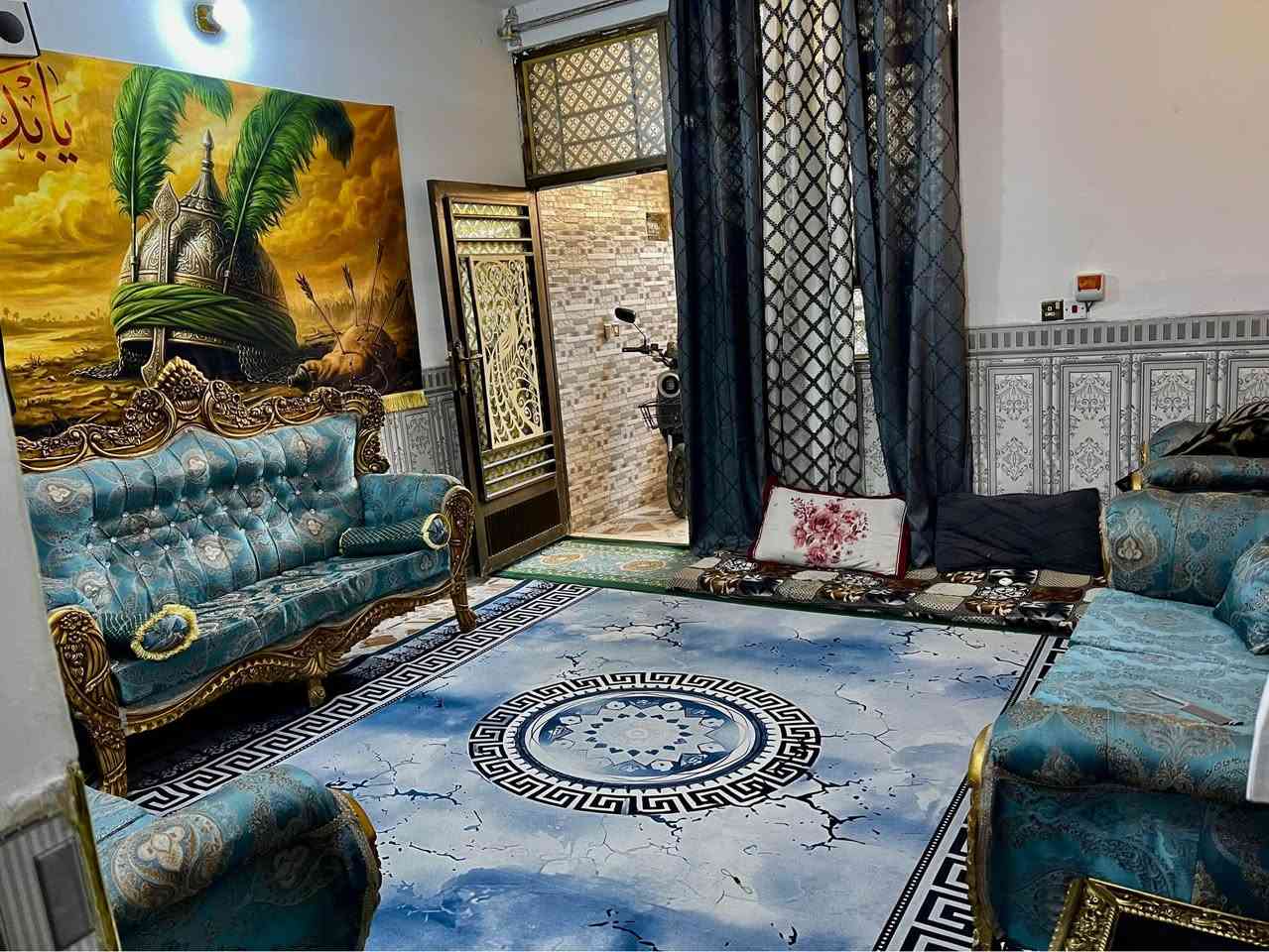 بيت للبيع 

حي المثالي قرب أسواق 

برتقالة مقابل مستشفى الكفيل

المساحة: 60 متر (الأصل 62 متر)

البناء: طابق ونص 

 بناء مرتب وجاهز للسكن

الواجهة: على شارع مبلط

الموقع: يبعد عن الحرم حوالي 2 كيلومتر

الطابق الأرضي 

 استقبال صالة

 مطبخ صحيات منور

الطابق الثاني

غرفة نوم كبيرة (6 × 6 متر) - بلكونة

الطابو: زراعي، عقد 25 باسمي

تحويل مباشر

مميزات إضافية

موقع مميز على طريق الزوار

قرب الخدمات والأسواق

تصميم جميل وبناء نظيف

اني صاحب البيت مو دلال 

*********** كربلاء, العراق
