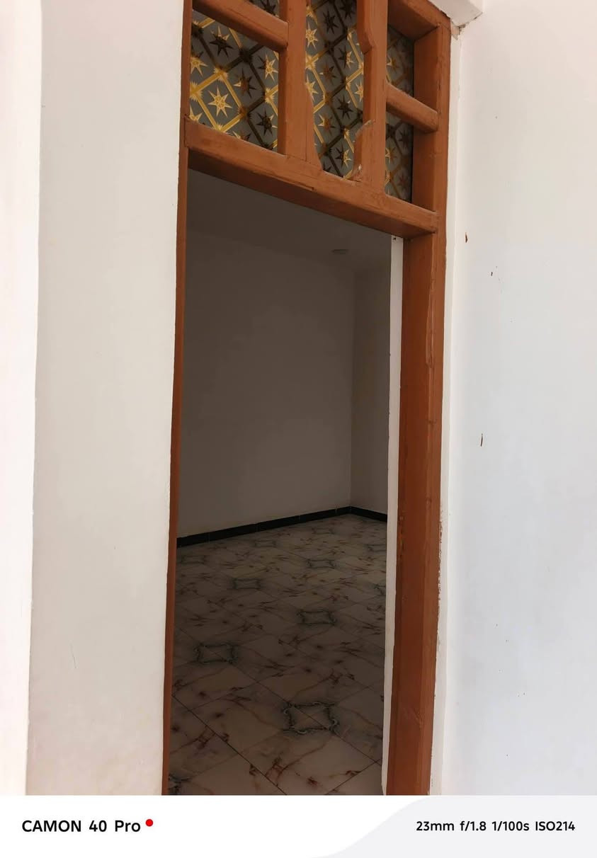 السلام عليكم
( مكلف بالنشر) 
دار للبيع مساحه ١٢٠م 
واجهيه ١٠م نزال ١٢ م 
يتكون من 
استقبال ٥*٤ 
 غرفه نوم ٥*٤
وصاله ٥*٣.٥
ومطبخ ٥*٣.٥
حمامات داخلي وخارجي 
وطارمه
بناء حديث 
الموقع حي ذويب الثاني الفرع الثالث ركن ع شارعين 
بيت كامل للأخير ما ناقصه اي شي 
للتواصل والاستفسار  ) غير متواجد ع الانترنيت التواصل اتصال فقط) 
***********
***********
