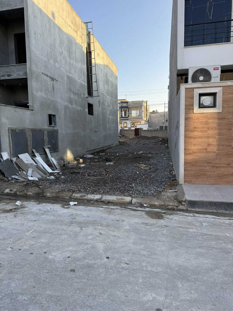 ارض للبيع في
التعليم العالي مجمع النور السكني خلف تيم مارت

المساحة 120.متر واجهة 6.متر

اتجاه غروب موقع مميز

خدمات كاملة - ماء + كهرباء + تبليط 

نصف القطعة / وصل جمعية النور

مكتب دانية للعقارت

موقع مكتب سايدين حي التعليم بعد مجمع الغزل 

*********** 📲اسيا

*********** 📲كورك
نستقبل كافة العروضات في احياه الموصل
