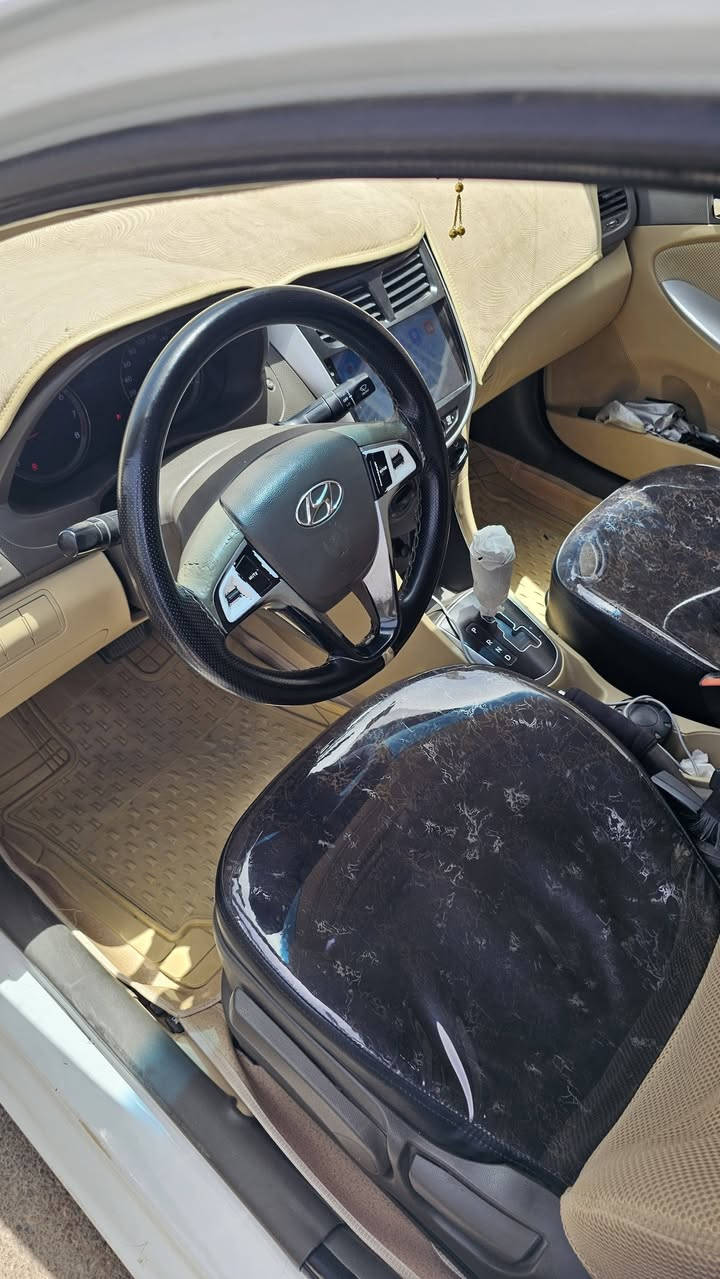 البيع اكسنت مديل ٢٠١٥  سياره مابيه اي نقص جاهزه مال جناي ال سعر ٩٥ بيهه مجال سياره بلكوت ورقم واسط  ب اسمي هذا رقمي ***********
