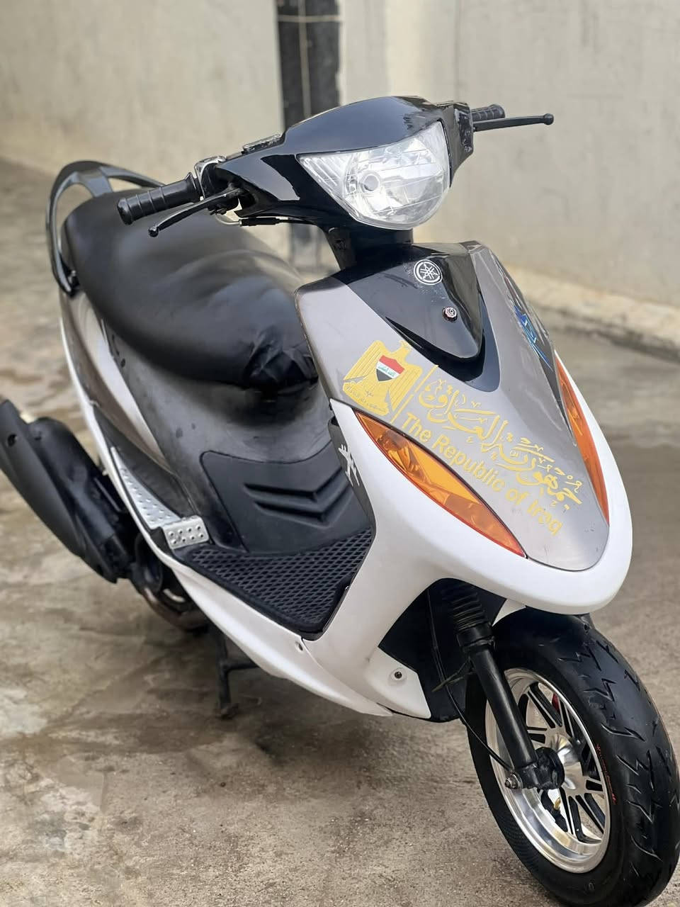 سلام عليكم ماكس عدله البيع بوشه بلاديه ممفتوحه قبل شهر من منزلهه من رمبه درجه كمله اني معدل عليهه الحيه وتريش بيض جملغ كربون جناح كربون ويله مال رمبه ترات جلتين جديد باتري جديد سلف 55 درجه شلعه ومعدل مكان ديالى خانقين سعر 725 وبيه مجال البيع مستعجل رقم الهاتف  ***********
