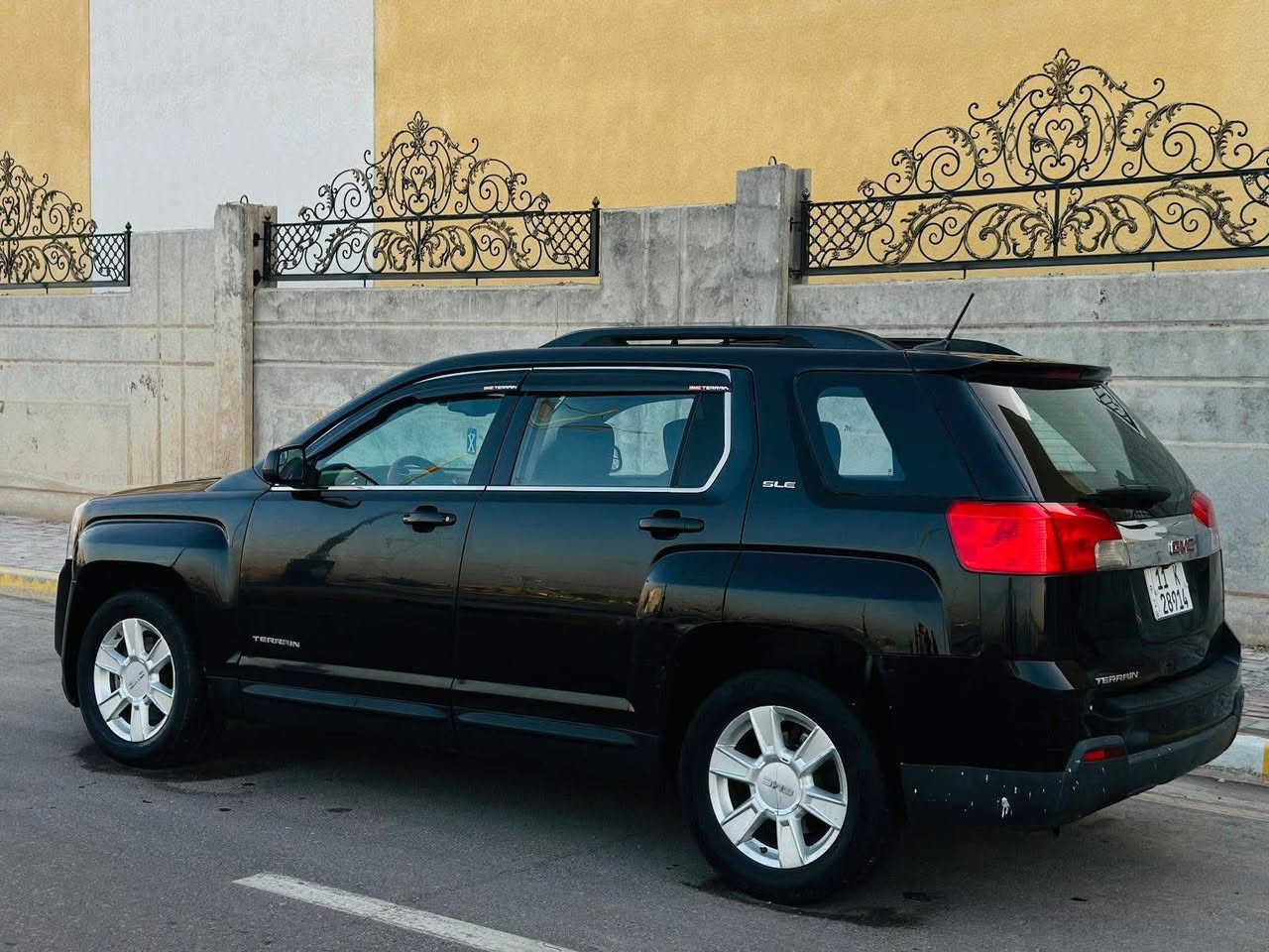 سلام عليكم جمسي تيران موديل 2013 السعر 88 وبي مجال بسيط بيه 4 قطع صبغ بدون اي ضرر موصفات مكينه 2400 داخل بيجي كشنات كهربائي كامره خلفيه دواره تحكم ستيرن جهتين ايكو اقتصاد مكينه وكير كفاله تخم تاير رقم بغداد دولي  تحويل مباشر العنوان واسط الكوت  للاستفسار ***********
