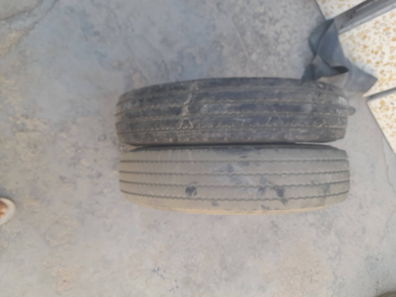 ت
تايرات زوج كوستر +تاير بستا للبيع  مكاني ابوغريب ***********
