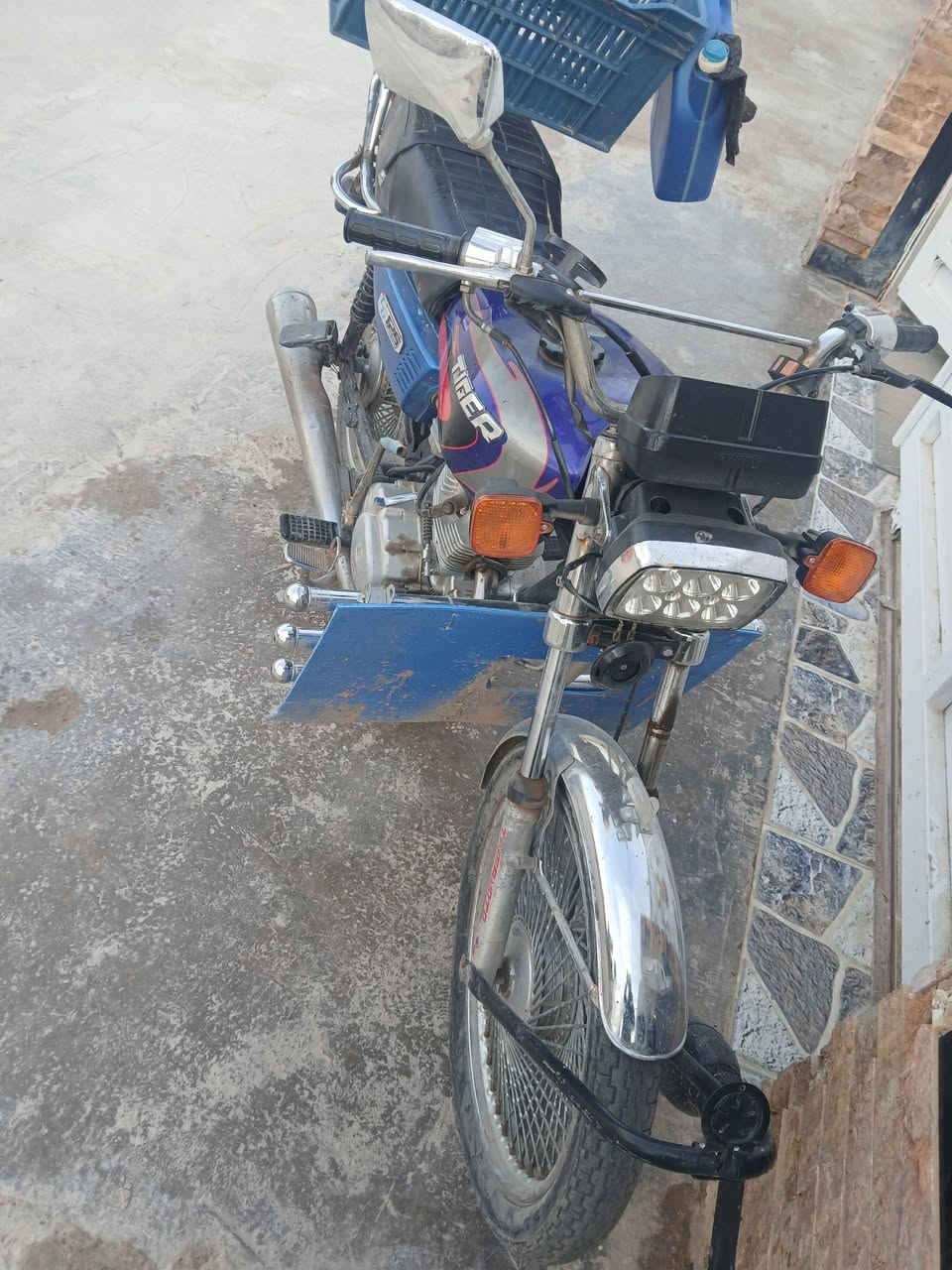 ماطور ٤ كير نضيف كلش ماكل مابي اني نقص اوراق كامله مكان اديالى شهربان
شراي يتصل ع هاذة رقم 
***********
