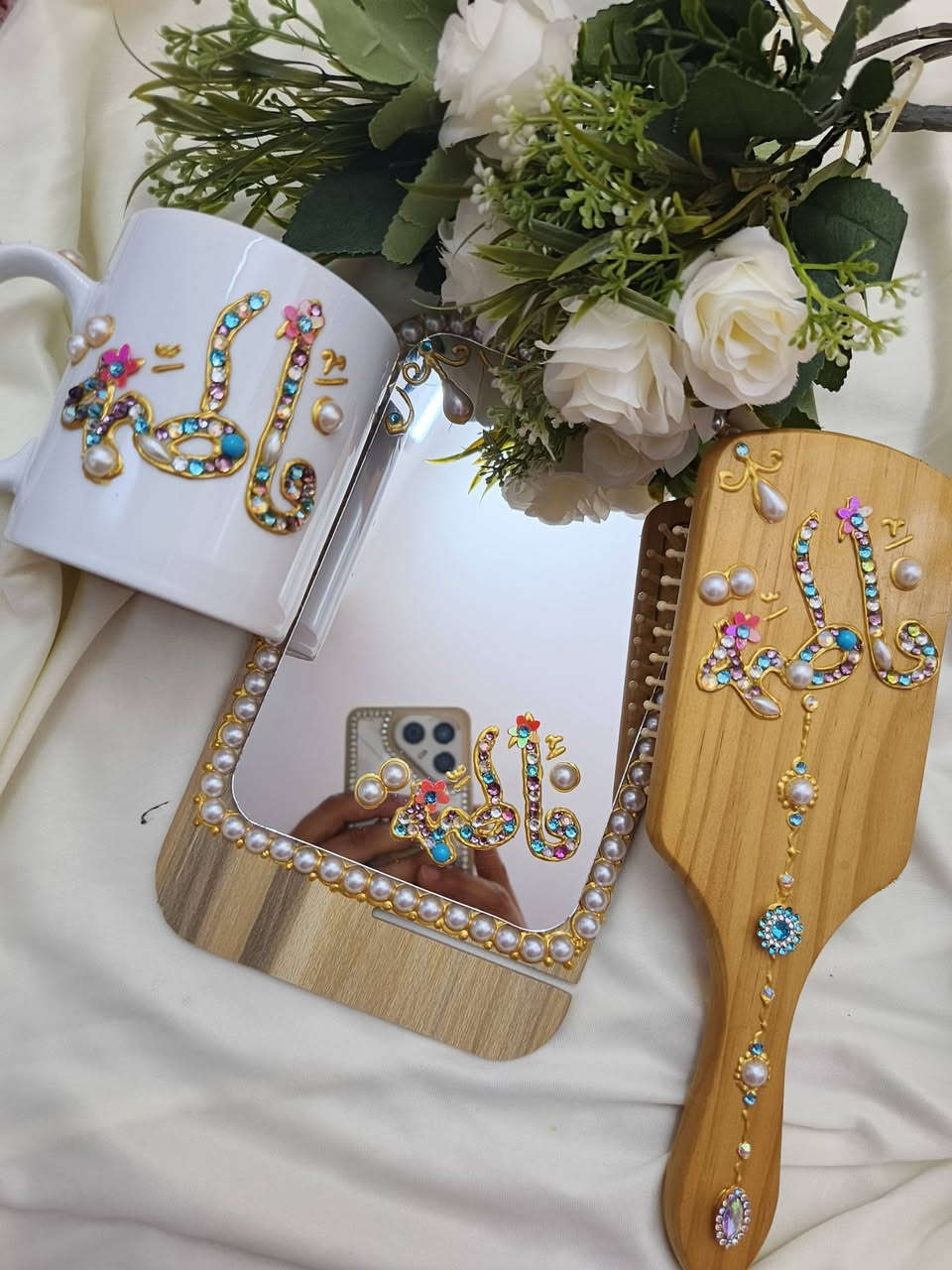 هذا جزء بسيط من شغلي 🥰
متجر حور للرسم على الزجاج والخشب 🖌️🎨 
التصميم والألوان حسب الطلب 🥰 
قابل للاستخدام اليومي 🥰 
توجد خدمة توصيل 
دخلي للبيج وشوفي جمال شغلي ونظافتة 🥰


**إذا كنت صاحب هذا الإعلان وتريد حذفه لأي سبب، رجاءا أرسل رسالة إلى الدعم الفني**