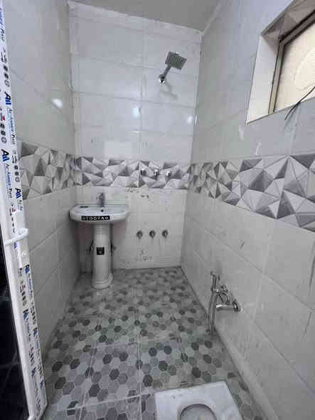 #بيع_شراء_ايجار_بناء_تعقيب_ترميم_تثمين_دور سكنية _
السلام عليكم 
يستمر مكتبنا بتوفير العروض الى زبائننا الكرام 
يعلن مكتبنا عن توفر مشتمل حديث مدخل واحد  للبيع 

المساحة (٦٣) متر            
الواجهة (٣،٣٣) متر 
النزال (١٩) متر 
يحتوي على ؛$
الطابق الاول
كراج صغير واستقبال وحولي مطبخ ومنور وغرفة نوم وخدمات 
الطابق الثاني
غرفتين نوم وخدمات وبيتونة وسطحين

السعر (١٦٥) مليون وبي مجال 

العنوان /الشعب @@@العقاري الثانية @@قرب مدرسة الحماة @@@ 

للاستفسار زيارة مكتبنا الكائن في ألشعب شارع الاسواق المركزية مقابل جامعة الامام الكاظم 
#مكتب_سيف_الساعدي_للعقار 
او الاتصال على الأرقام التالية؛
***********
***********
او التواصل عبر البرامج التالية؛ماسنجر واتساب
