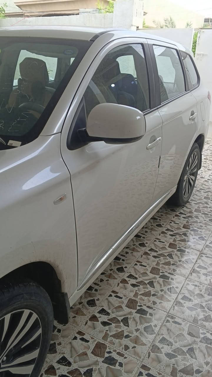 ميتسوبيشي اوتلاندر موديل 2022 ماشية 6000 كم خليجي محركMovc2000تنفس طبيعي كيرcvtثلاث وضعيات قياده ايكو نورمال سبورت كامرة خلفيه شاشة تحكمات مقود مثبت سرعة تسخين مقاعد أمامية دخول ذكي بصمة تشغيل عن بعد كشنات جلد أرضية السيارة جلد 5راكب السعر 178بيها مجال رقم السليمانية هاتف ***********
