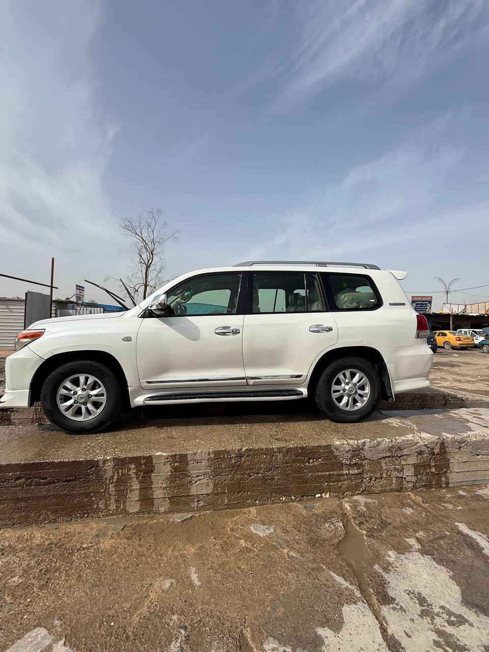 السلام عليكم
للبيع لاندكروز 2011
ستينيه معروفه مواصفاته
السياره بيه ثلاث قطع
مكان السياره حله
السعر 280 وبيه مجال
رقم الهاتف
***********
