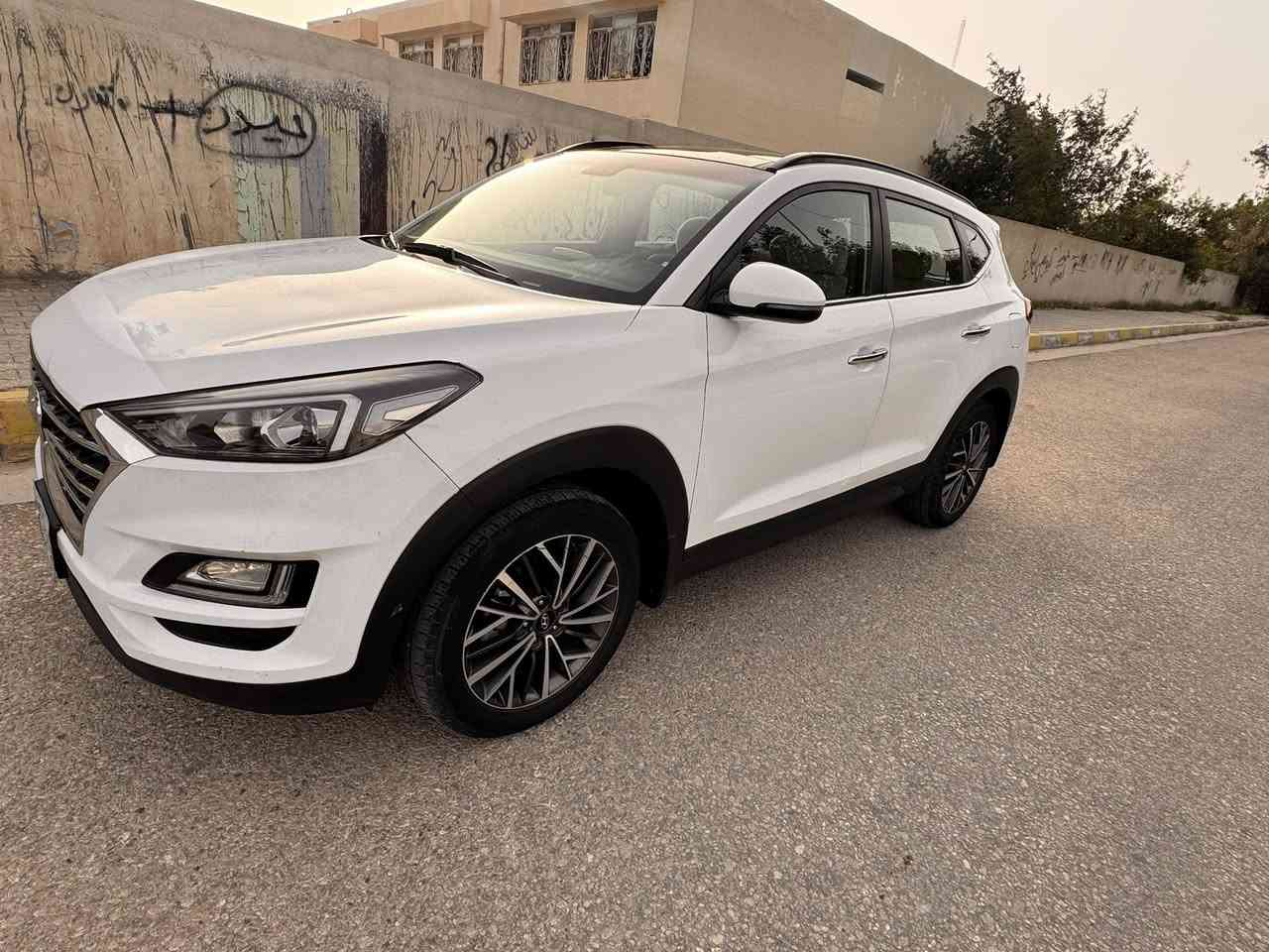 السلام عليكم 
توسان2019خليجي فول 
بنراما 
بصمه كشن كهرباء 
مري شفط 
مكينه 2000دوش
صبغ بيه قطعه ونص 
خشم  البنيد
وباب خلفي 
السعر 170وبيه مجال
كربلاء حي العامل 
***********
