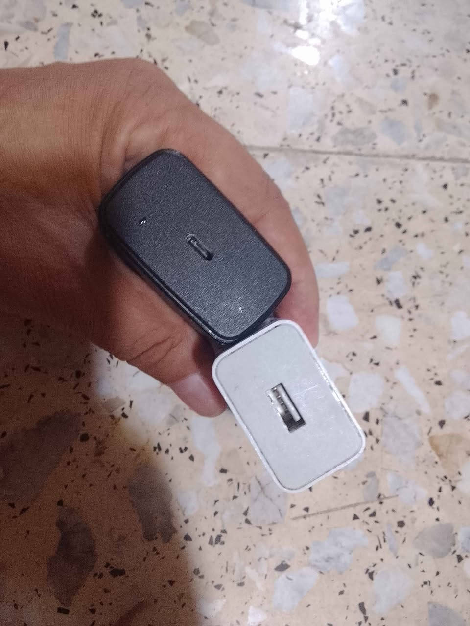 شاحن سامسونج تايب سي اصلي بدون كيبل 
شاحن ريدمي بدون كيبل 
١٠ الف الاثنين 
ما عندي توصيل 
مدينه الصدر بغداد, العراق


**إذا كنت صاحب هذا الإعلان وتريد حذفه لأي سبب، رجاءا أرسل رسالة إلى الدعم الفني**