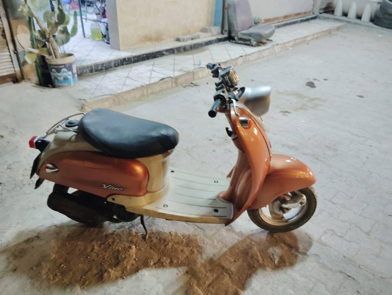 دراجه عبد الحليم🛵 كلشي شغال ماكو بيه نقص مكينه وكير خير من الله ما بيه طخه السعر 400 💵/وبيه مجال/ مكان كوفه سهله قرب مسجد🕌 صعصعه بن صوحان الرقم *********** وبي واتساب
