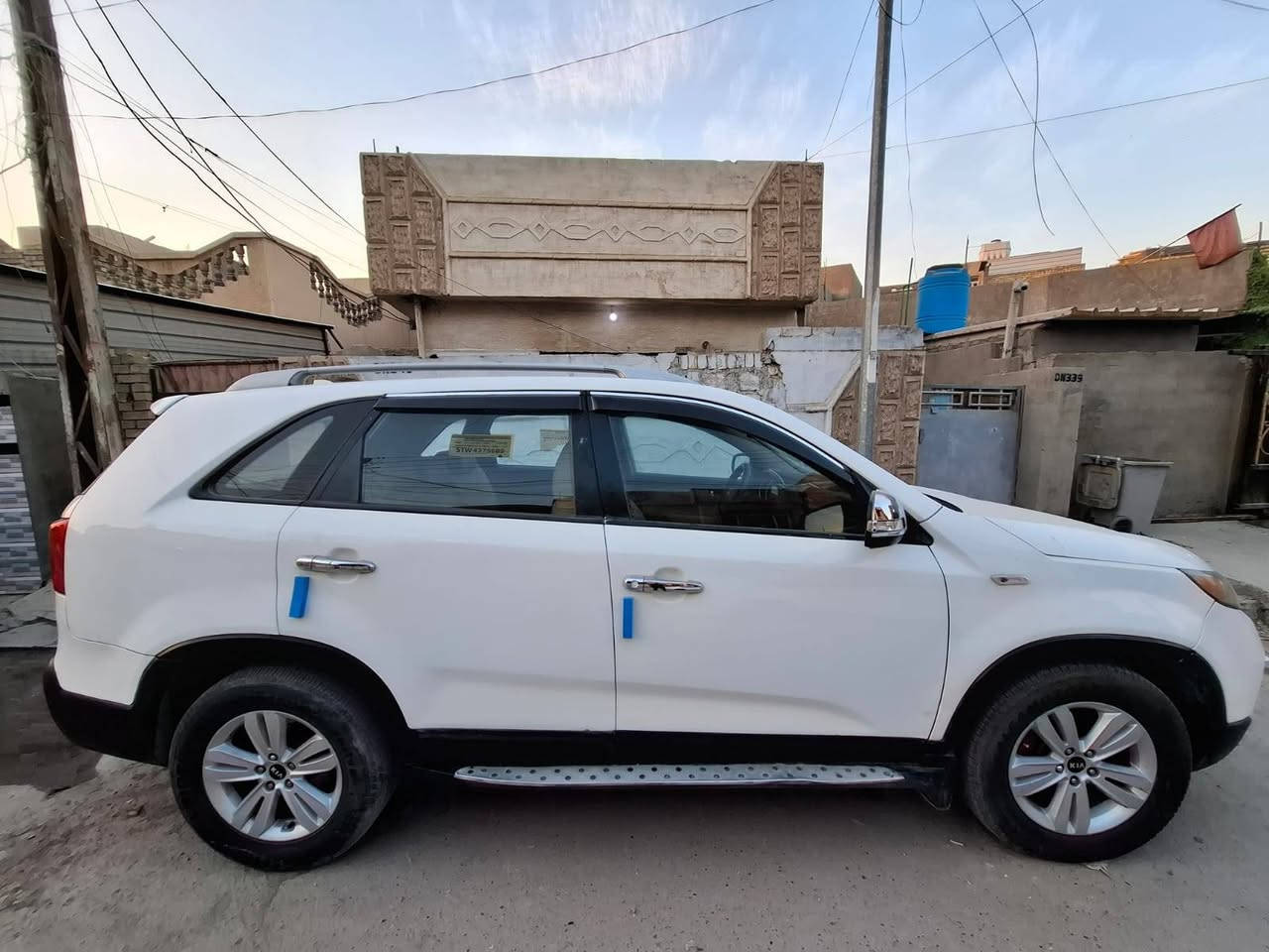 السلام عليكم كيا سورنتو موديل ٢٠١١ خليجيه محرك ٢٤٠٠ دوش تدفئة وتبريد قطعتين سبعه راكب كهربائيات كلهه تشتغل داخل نظيف شاشه كاميرا تخم تاير نظيف مصبوغه حزام بيها ضربه باب عكس السائق شواصي ولغود وتكم وحوض مكفولات مكانها بغداد الدوره ابو دشير هاتف *********** سعرها ١١٨ ومجال بسيط بغداد, العراق
