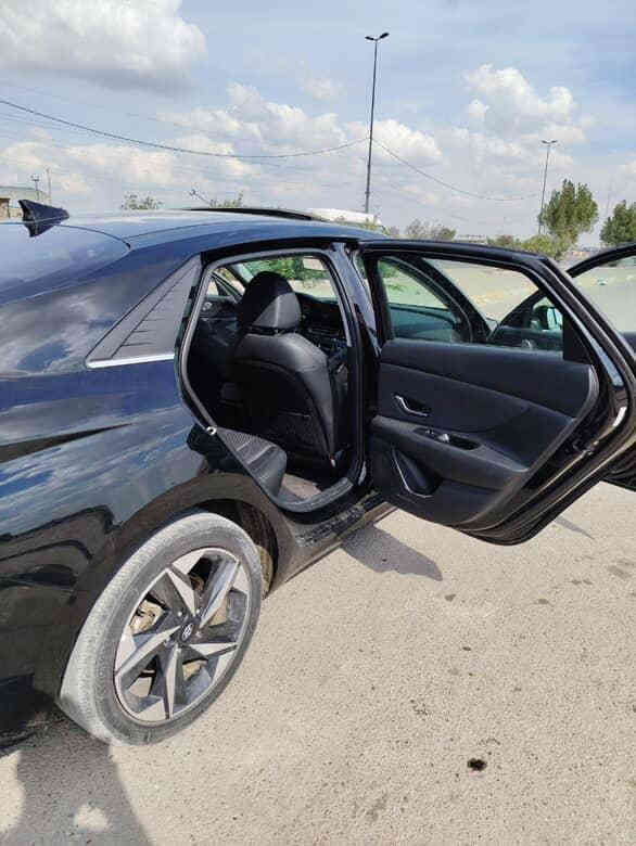 السلام عليكم 
النترا 2023 لمتد فول 1/1امريكي بدون رقم 
مكان السياره بغداد
تبديل دعاميه نفس اللون والبنيد فقط الكصه مالته ونصبغ نص بنيد فقط وعندي صور للتصليح بدون ايرباك 
راديترات بدنه كله بلاد على وضع الشركه 
محرك 2000دوش
ماشيه 34ميل مشي امريكا فقطط 
المواصفات 
بصمة تشغيل+بصمة ابواب لمس والجنطه بصمه 
فتحه 
رادار امامي جانبي خلفي 
جنطه ذكيه تفتح عند الاقتراب 
كشنات جلد +تدفئه+كشن السائق كهرباء
شاشه متصله تدعم ابل كار بلي واندرويد اوتو 
سايد بريك بصمه 
كامره خلفيه +حساسات خلفيه 
نقاط عمياء
تحديد مسار 
اشاير بالمري 
لايتات 3عدسات ولد خلفي 
نضام اوتو هولد 
السعر 150 سياره بدون رقمممم 
السياره مبولشه وعليها نانو سيراميك 
العنوان شهداء السيديه 
***********
