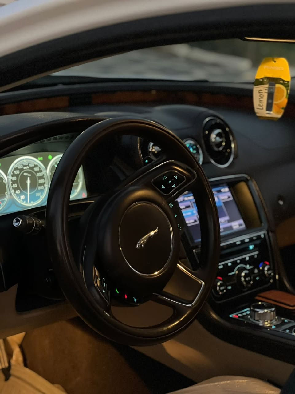 جاكوار موديل 2013 خليجية وكالة سردار  فول مواصفات كفالة عامة على وضع الشركة
ماشية 90    

رقم بغداد رباعي  هزة وفحص وسنوية جديدة ٢٠٢٥ 

مواصفات الجاكور معروفة بعد 

•مكينة وكير مكفول

• بانوراما قطعتين

• لايتات متحرك و ليد

• حساس امامي و خلفي و كامرة دوارة 

• مرايات شفط و رادارت جانبي

• صندوق كهربائي و شفط

• كشنات تبريد و تدفئة و مساج 

• داخل بيجي طوخ مطعم بساج ملكي و جلد

• كشنات خزن و حضن و كهربائي و ستيرن كهربائي 

• كيج الكترني و شاشة اعطال و شاشة لمس

• كشنات خلفية ملكية و Vip

• بردات ٣ قطع  خلفية 

• كير ماوس و هندبريك بصمة 

و بعد كلش كلش اهواي مواصفات ممذكورة 

للاتصال  ))

 ***********

مكان السياره بالبصرة

الشراي يتصل ويدلل
