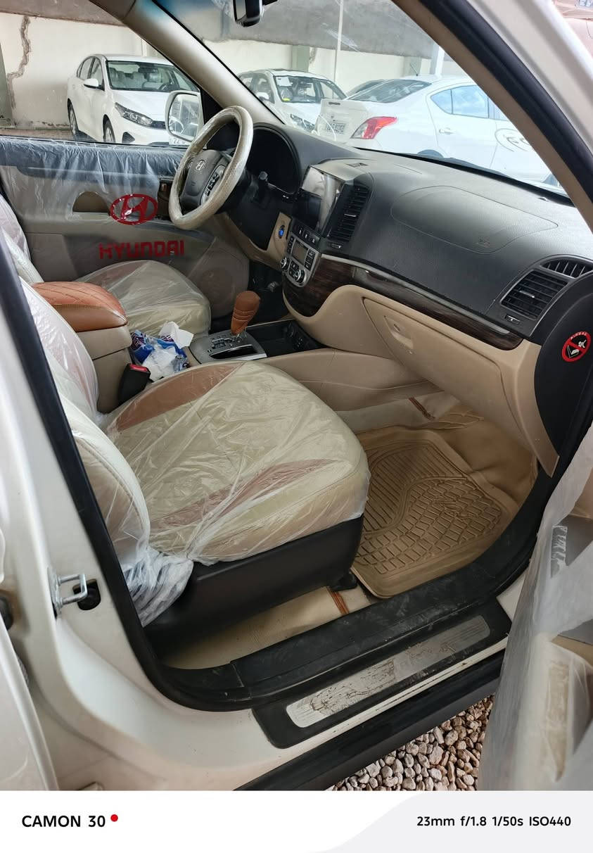 السلام عليكم سنتافي موديل2012خليجي كفاله عامه من الصبغ والتبديل والفتح  رقم أربيل سنويه23 صاقطه 
١_فتحه سقف 
٢ _بصمه ابواب +صندوق 
٣_تشغيل بصمه +بصمه عدد٢
٤-تبريد ٣قطع
٥_ثلاجه جكمجه
٦حساس خلفي
٧_شاشه +كامره
 ٨_تحكم ستيرن جهتين 
٩_كشن ٧مقاعد 
١٠_مكينه2400 ا   4سلندر 
السعر ١٤٣بيها مجال  رقم الهاتف ***********واتس اب
