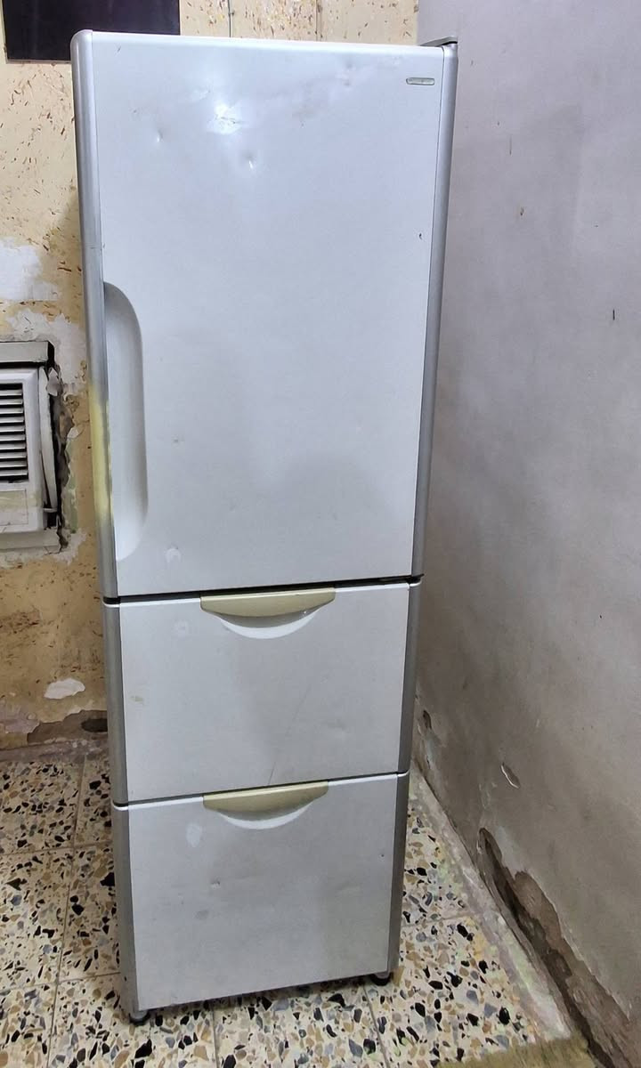 ثلاجه يابني بخاخ محوله120 شرطه تبريد بغداد ***********

