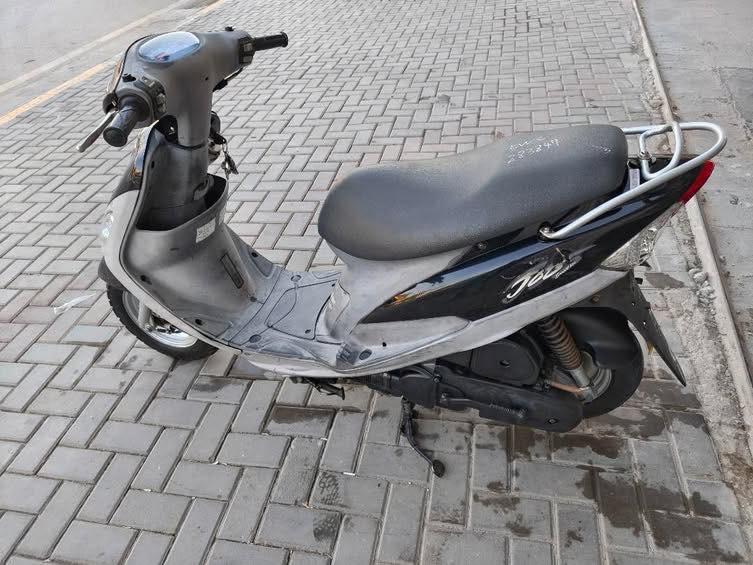 دراجة ماكس حاوية فول نضافة مكفولة من كلشي وين ما يعجبك افحص السعر 900 الف مجال بسيط
***********
