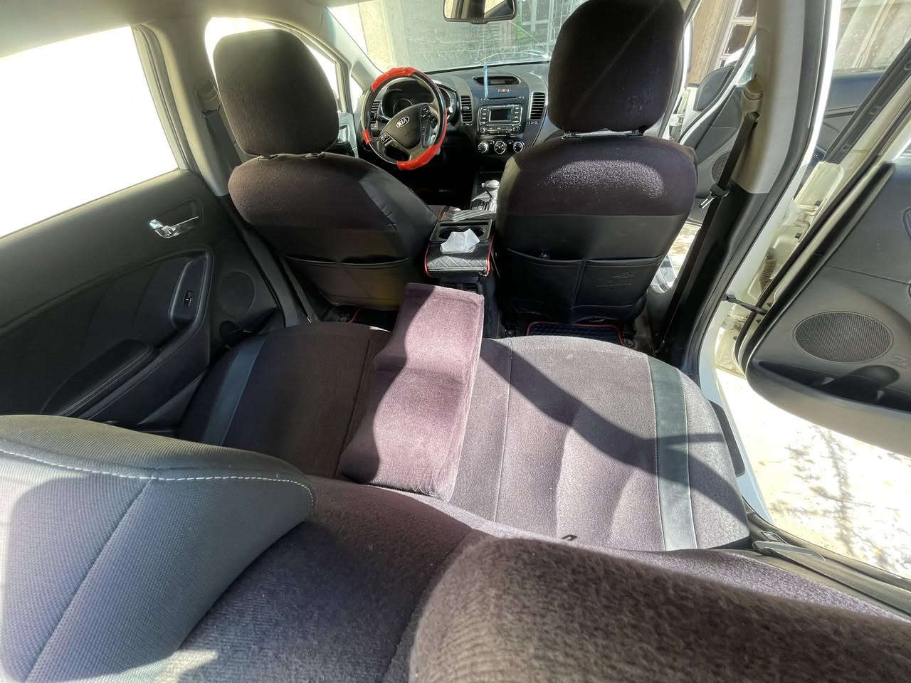 السلام عليكم
للبيع سيراتو 2014 

رقم بغداد بسمي 

كير ومحرك كفاله 

بدون ضربه فقط بيه بارد بالجاملغ الامامي 

خمسة ويل 

تبريد قطعتين

محرك ١٦٠٠

ماشيه ١٢٢

السعر ١١٨ وبيه مجال بسيط 

مكان السياره بغداد حي الخضراء 

***********
