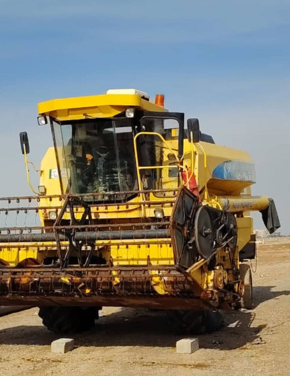 للبيع حاصده 2005اربعه بلم قايش محرك بي صوت اثر حماوه صاحبها ماندله كابينه عمل السعر 35مليون وبيها مجال العنوان كركوك الصيادة للئستفسار على الرقم ***********
