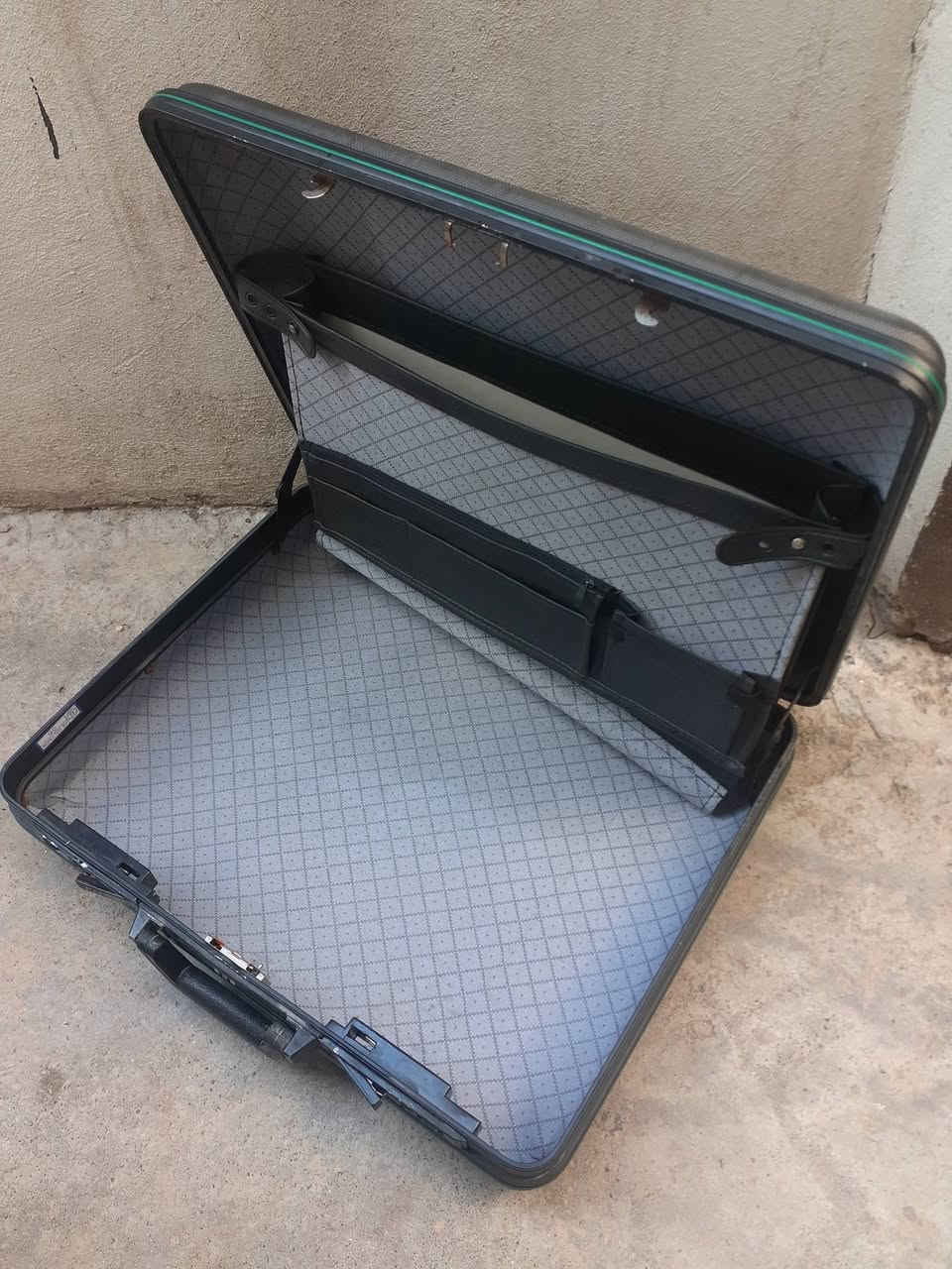 جنطة   دبلوماسي    قياس   ٥٢  ×  ٤٢
القفل    ما   يشتغل     فقط   سركيات
السعر     ٢٠     الف


**إذا كنت صاحب هذا الإعلان وتريد حذفه لأي سبب، رجاءا أرسل رسالة إلى الدعم الفني**