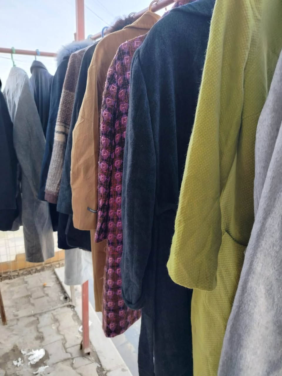 السلام عليكم
يوجد كسر جديد 
كوت نسائي كريمة 
وترواكة رجالي 
بجامة رجالي وولادي 
مع ترواكة وبديات 
رجالي شبابي ولادي 
ونسائي 
وباسعار مناسبة 
جداً جداً 
البيع صباحاً ومساءآ

العنوان حي النداء 
قرب صيدلية الفصول الأربعة 
***********
