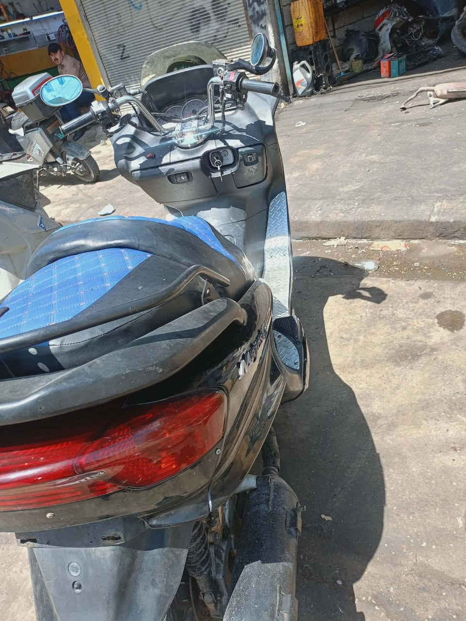 السلام عليكم دراجه للبيع سعر 450 بمجال واتساب على الرقم (***********)
