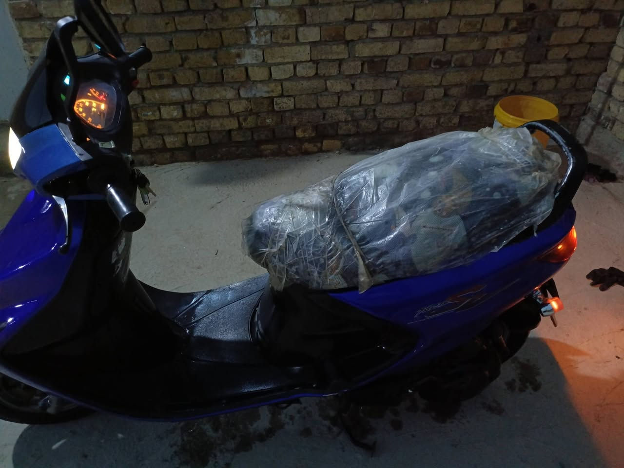 سلام عليكم اخوان دراجه فراشه لبيع كلشي مابيه نكرت سلف هندر شغال ضفيره جديدة كلشي جديد كيج بانزين شغال كيج كيلو متر اشاير معدل وشلعه بيه راجه كدامك بصور خير من الله ناعمه ومستعجل على بيعته مال جناي 475بيه مجال حكك جيه ‏‪***********‬‏
