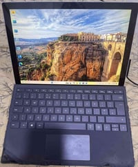 Surface Pro 7 للبيع الموصفات مرفقه مع الصور السعر 300000 تفاصيل اكثر ا...