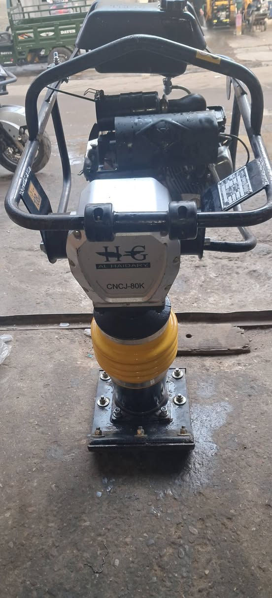 قفاز صيني مستخدم الباب الأول
نوعيه جيده جدأ 

سنه الصنع ٢٠٢١ 

الوزن ٧٧ كيلو 

قوه الضربه ٢٥٠٠ 

خزان وقود ⛽️ ٢.٨ لتر 

#مكتب_الماهر_للمواد_الانشائيه

العنوان بغداد ساحة الطيران 

شارع النضال الفرع الثاني 

مقابل كنيسة الارمن 

للاستفسار اكثر اتصل على الرقم 

***********
