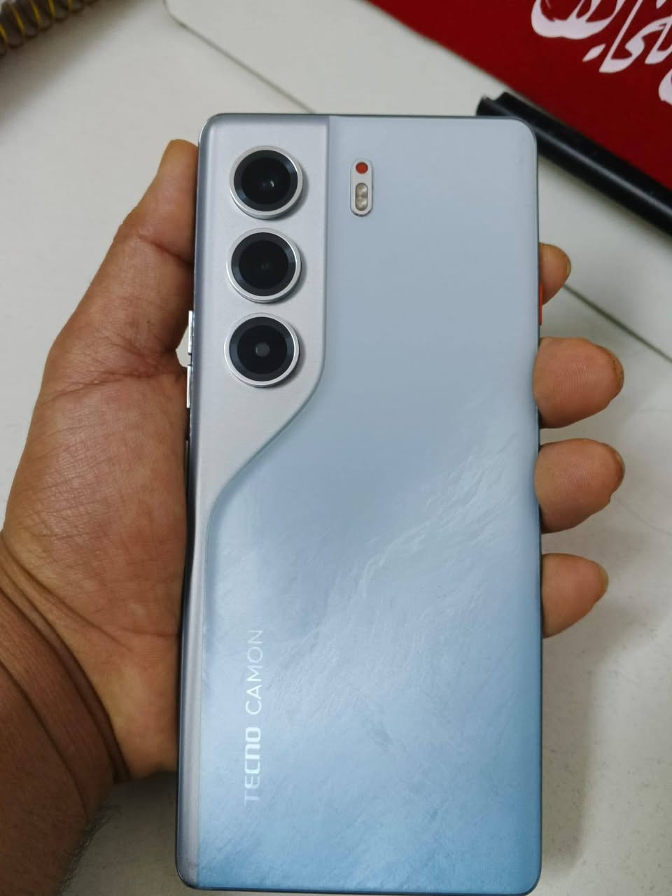 السلام عليكم
للبيع: Tecno Camon 40 Pro 5G مع كامل ملحقات

الجهاز نظيف جدًا ومستخدم استخدام خفيف للتصوير والمراسلة فقط، وغير متعوب أبدًا، مع كامل الملحقات وصحة البطارية 99%.

أداءه سلس ومريح جدًا بالتصفح والاستخدام اليومي ومدعم بالذكاء الاصطناعي اللي يختصر تعب عليك ينطيك 90 فريم ببجي، وكامرته هي الأفضل بفئته بعدسة Sony مع مثبت بصري (OIS) وتقدم نتائج تنافس هواتف رائدة.

بدل ما تشتري الجديد بحوالي 450 ألف، هذا معروض بسعر325ألف وقابل للتفاوض 

شراي تعال خاص او التواصل واتساب على الرقم ***********
