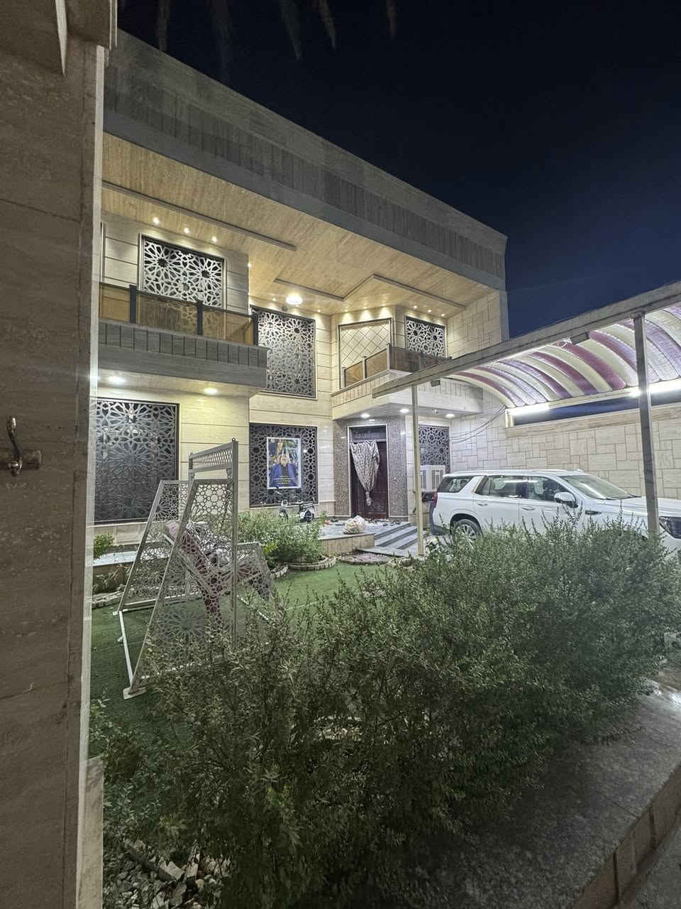 • 🏡 بيت جديد للبيع – جاهز للسكن
• ✨ بيت حديث بتصميم عصري ومواصفات مميزة
 • 📍 بيت جديد في موقع ممتاز وقريب من الخدمات
 بناء حديث 2020• 🔑  
الموقع البلديات مقابل مطعم السقا 
المساحة 390م
الواجهة 13م
النزال 30م
يحتوي على
غرف عدد 7 
سويت عدد 2
المراجعة مع صاحب الدار 
***********
