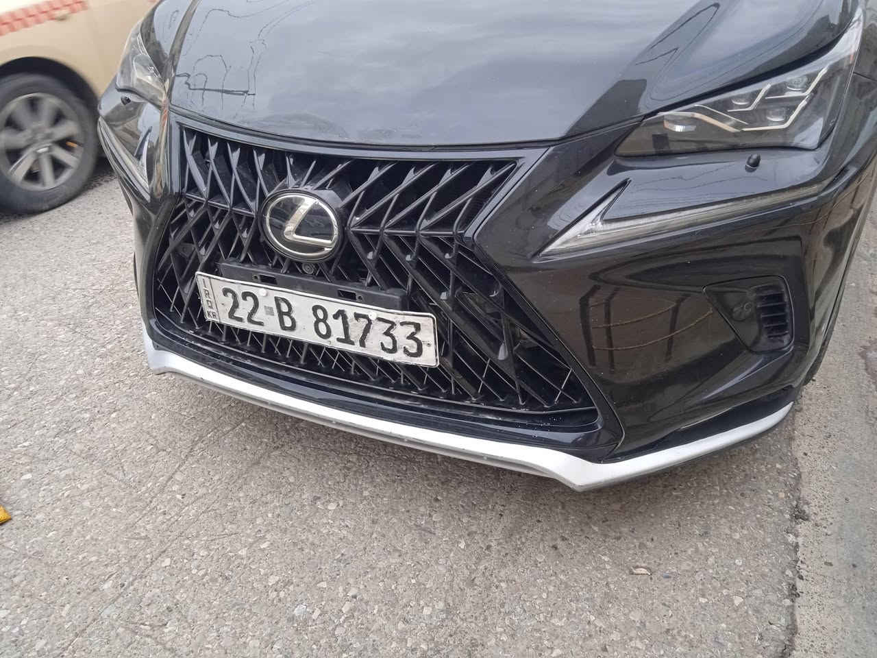 السلام عليكم بيع سريع 
لكزس ان اكس 2018 فئه الاف سبورت 
محركها اربعه سلندر 2000 توربو
خليجيه ماشيه 151,000 كيلو متر حقيقي 
ضربتها شبر واحد بالبونيد مبدله دعاميه بلادي موضحه بالصور
سياره لونها اسود والداخل اسود واحمر بانوراما 
مواصفات هوايه بيها
سعرها 22,000 دولار
سياره رقم اربيل اني مكاني بغداد او الفلوجه
للاستفسار اتصال على هذه الارقام 
***********او***********
