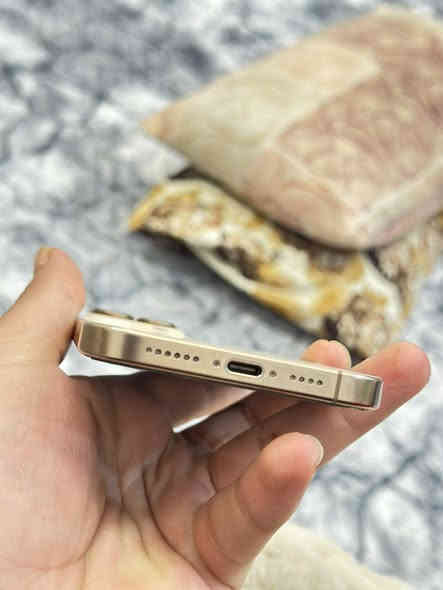 سلام عليكوم للبيع ايفون١٦ برو ماكس بطاريه ٩١ نضيف حيل والله سعر مناسب تريد سعر تفضل خاص او اتصل عله رقم*********** او تريد رقم واتساب *********** بس واتساب بيه  بس كارتونه مو وياها بس شحن بلادي موجود سعر مناسب
