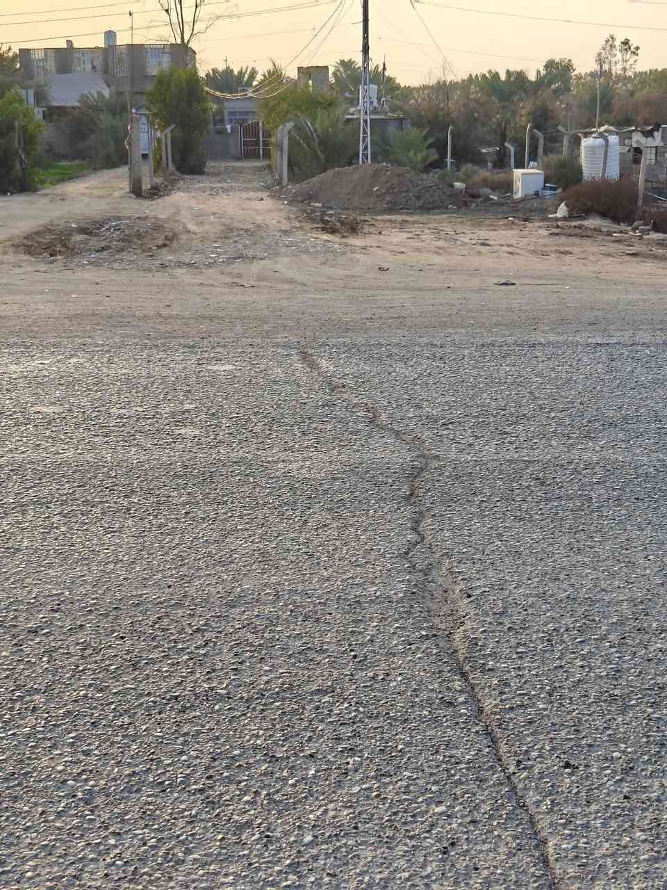 السلام عليكم بيت لبيع على الشارع الرئيسي بين رفاعي والنصر الواجهيه 12والنزال 94 يحتوي على غرفتين 6في 4وهول10في 4 ومطبخ 5في 4واستقبال 7في 4 وكلشي متوفر رقم ***********
