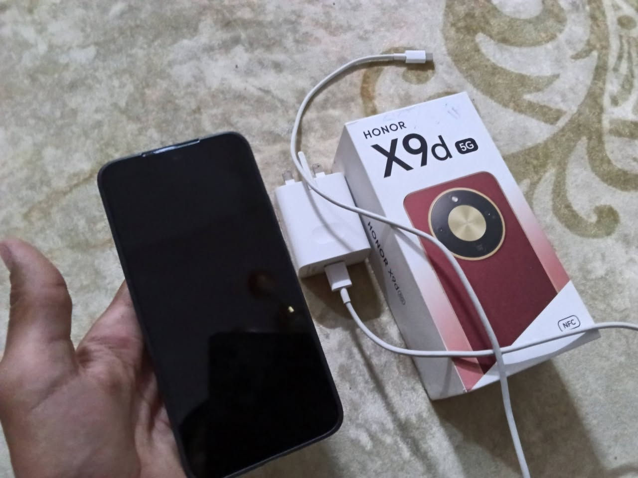 جهاز هونر x9d جهاز قوي ونضيف استخدام ثلاث اشهر مع كامل ملحقاته بوبجي 120فريم ذاكرة 256وعشوائية 8 وبطارية 8500ملي امبير وشاحنه 66واط  وشاحنه يطول يومين وجهاز قوي بمعنى لكلمه ضد لكسر ضد لماي جهاز عمر مو يوم ويومين سعر جهاز 450الف وبي مجال قليل المكان ميسان رقم ***********
