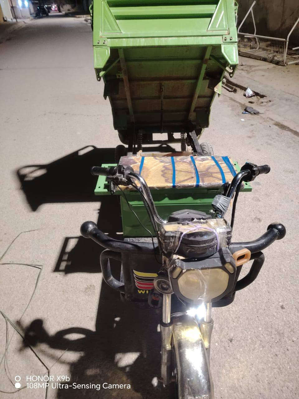 السلام عليكم
طرطورة شحن للبيع باتريات تقره كلها ٩ السعر ٥٥٠ الف 
الاتصال على هذا الرقم ***********
