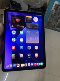ايباد آير 6 .M2 ذاكره 128 بطاريه 95 نضيف جدا عدا طخه بسيطه جداً …السعر...