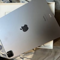 ايباد m2 • ذاكرة ٢٥٦ • بطارية ٨٥%